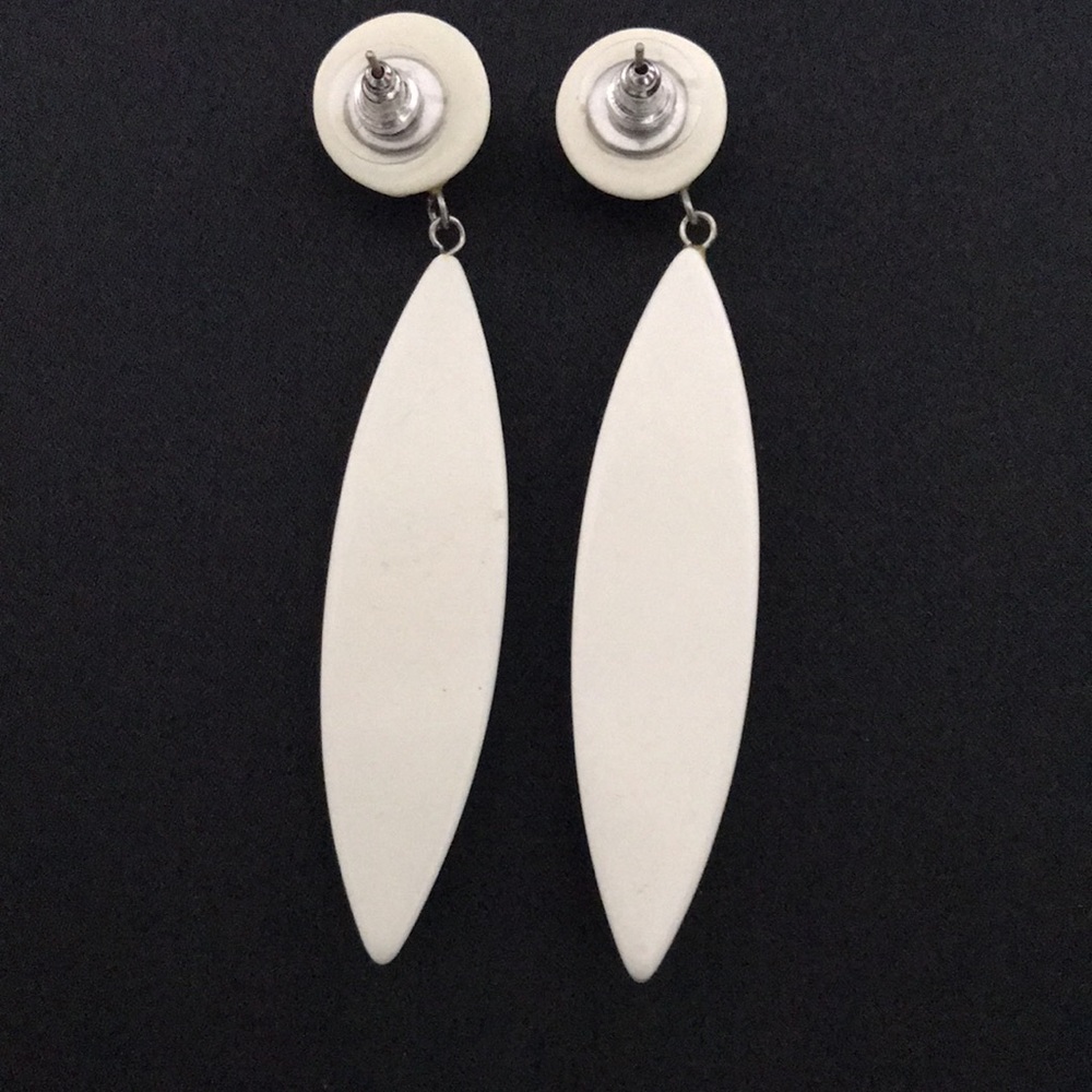 Vintage 80’s Plastic Dangle Earrings - Picture 4 of 4